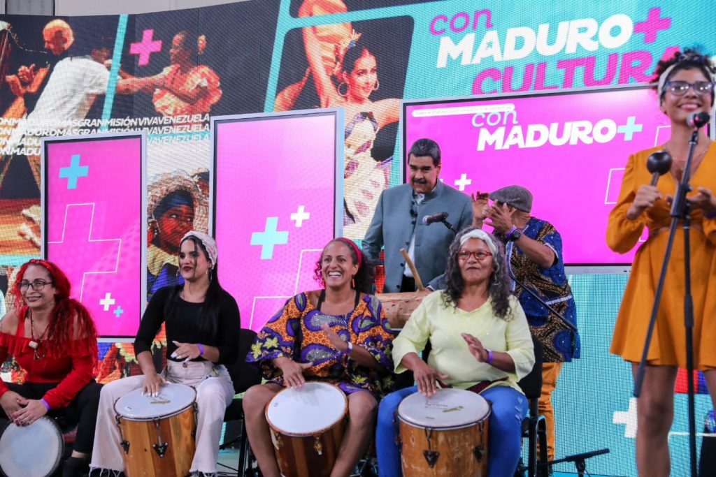 El presidente Nicolás Maduro anunció la integración de misiones sociales y programas culturales a la Gran Misión Viva Venezuela, durante la transmisión de la edición N.34 del programa "Con Maduro +".