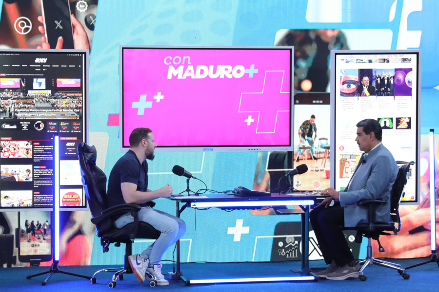 Nicolás Maduro durante el programa semanal "Con Maduro+" y en compañía del influencer brasileño-mexicano Diego Ruzarrín.